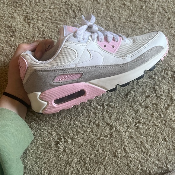 Nike Air Max 90 White and Pink Shoes - Picture 1 of 14